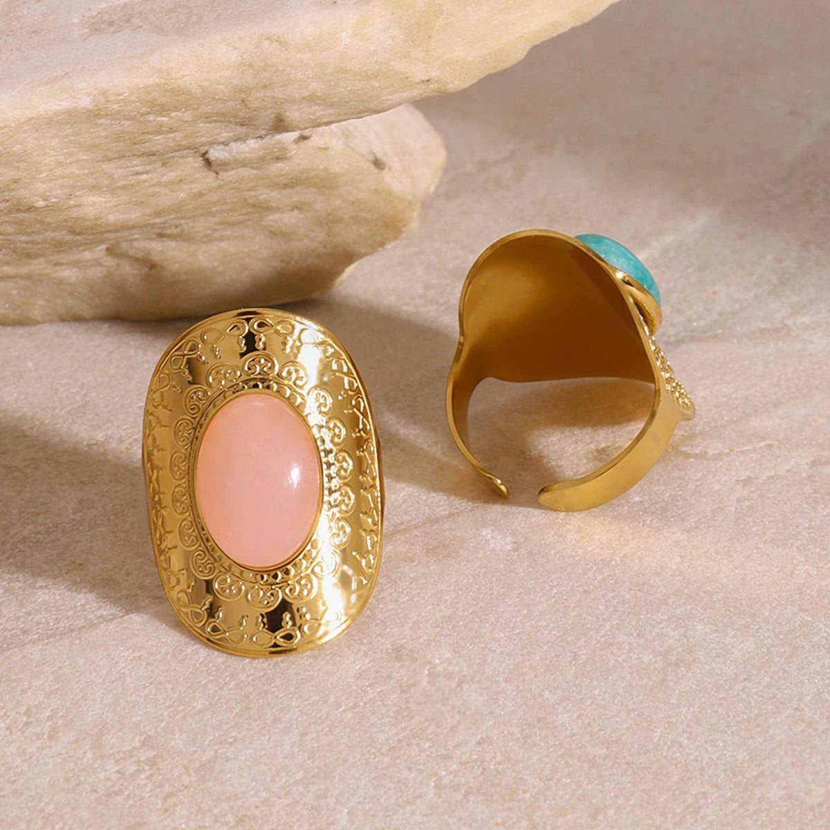 Youthway Gold Plated Stainless Steel Green&Pink Stone Hammer Pattern Oval Ring For Unisex Fashion Ethnic Waterproof Jewelry Gift