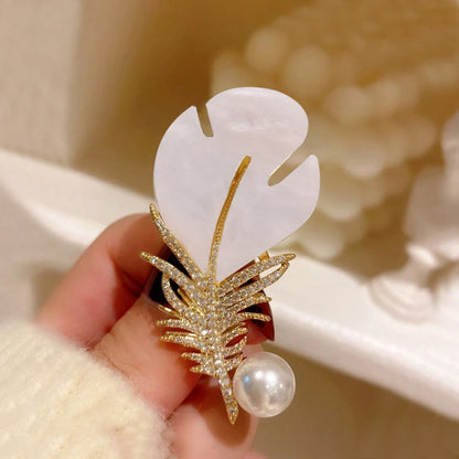 Fashion Crystal Shell Feather Brooch Pins For Women Luxury White Pearl Gold Color Party Wedding Gifts Clothing Accessories