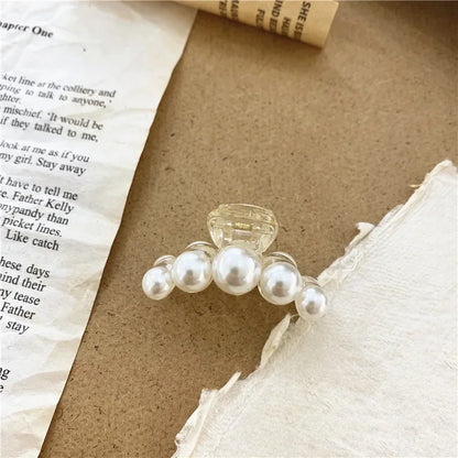 Korean Fashion Pearl Hair Claw Vintage Transparent Hair Clip Claw Clamp Elegant Princess Headwear Women Hair Accessories